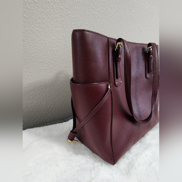 Michael Kors Handbag; Voyager East West Crossgrain Leather Tote - Picture 7 of 13